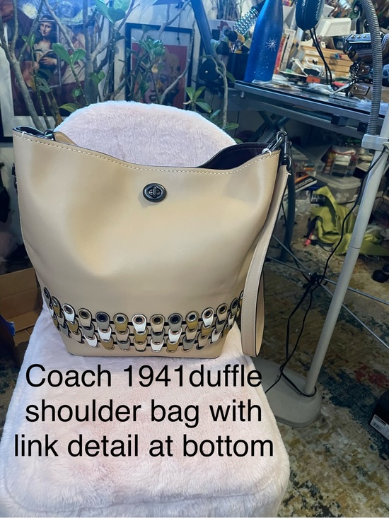Coach Handbags - Coach Cream Leather Shoulder Bag with Metallic Link Trim